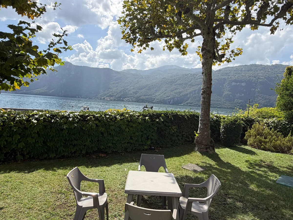 Il giardino sul fronte lago